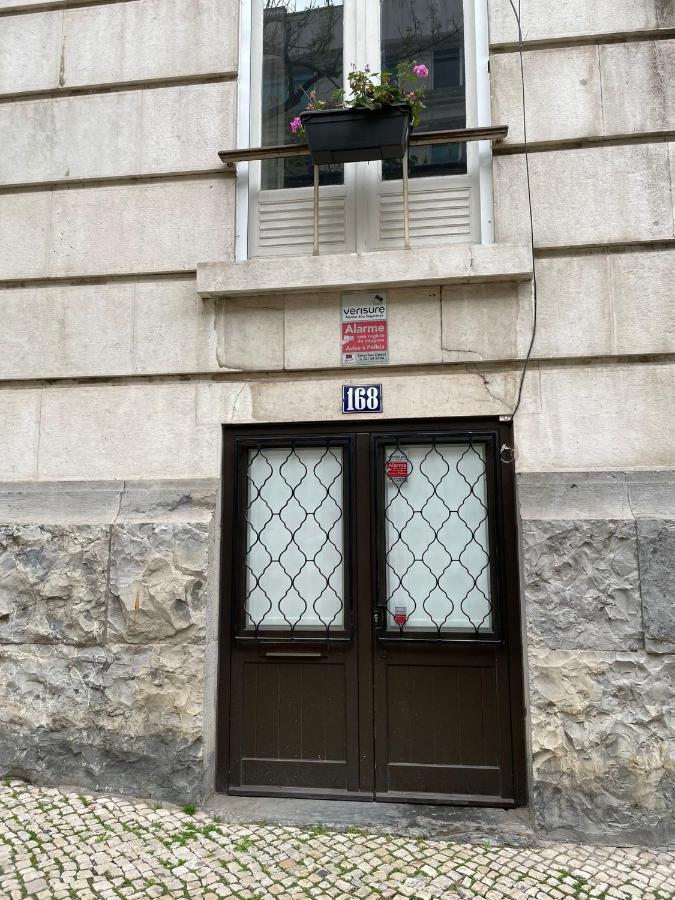 Retro M2 R4 - Lovely Double Room With Shared Bathroom Lisboa المظهر الخارجي الصورة